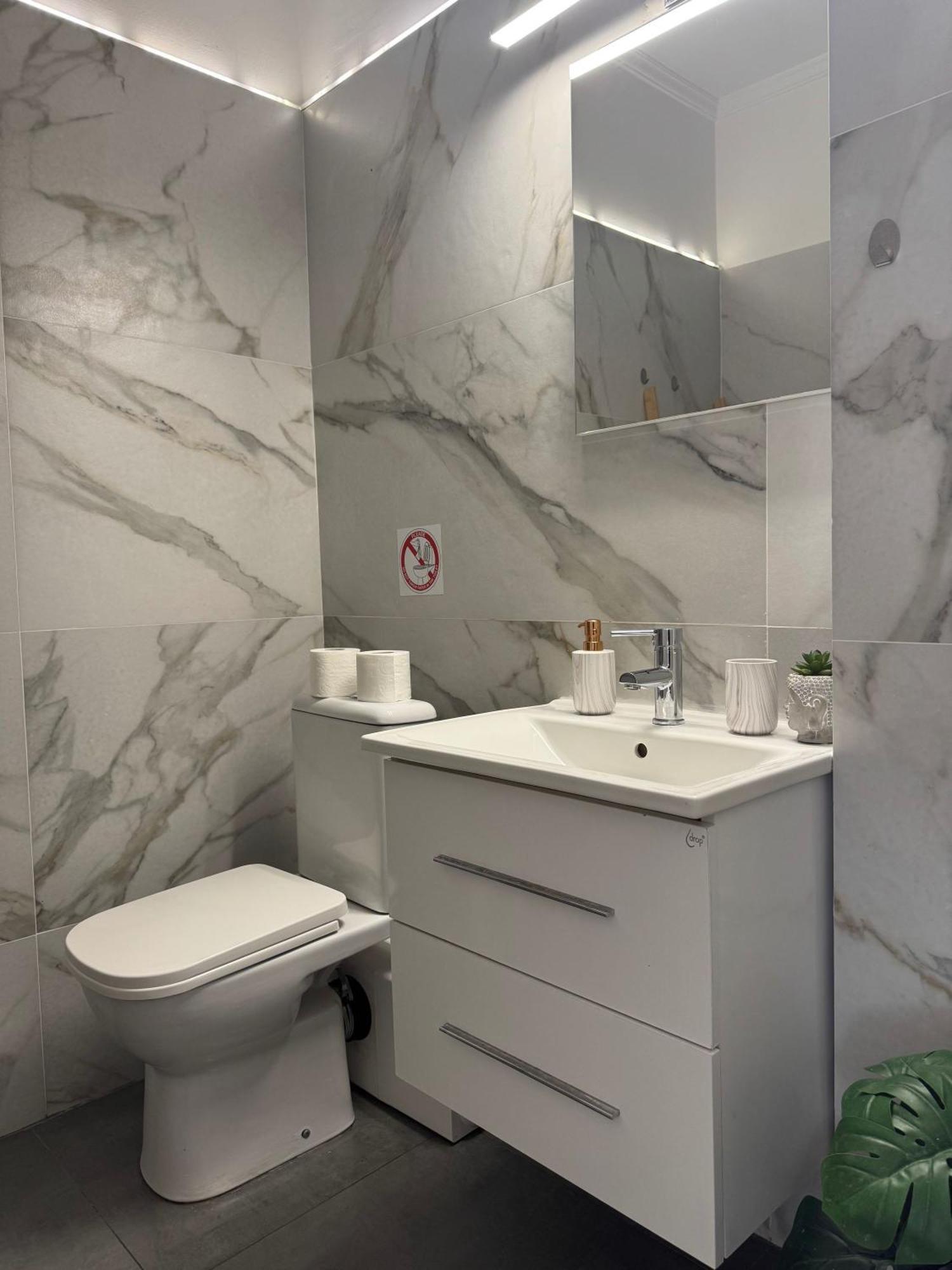 Afrodite Central Apartment By Vpn Atina Dış mekan fotoğraf